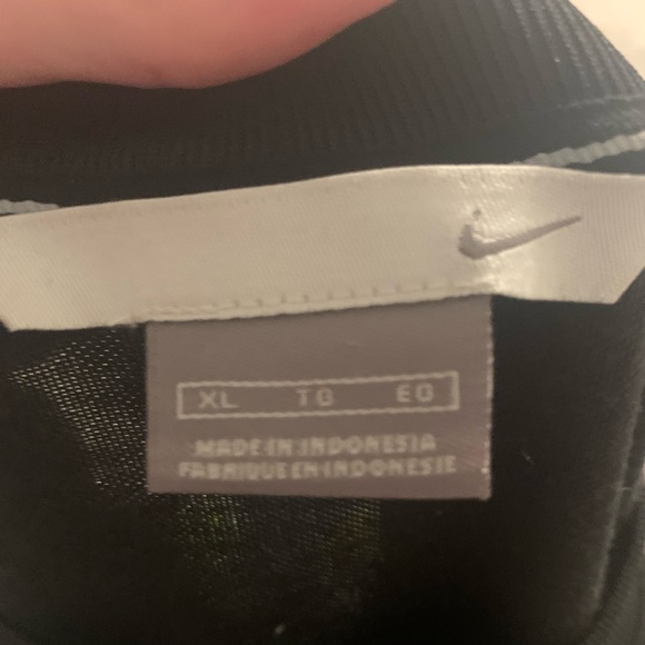 Nike long sleeve shirt - Picture 2 of 3